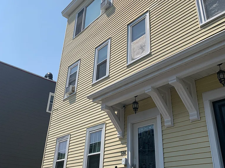 546 E 4th St #2 — Photo 1