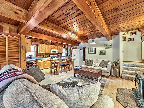 4th image of 1601 Iroquois Cir