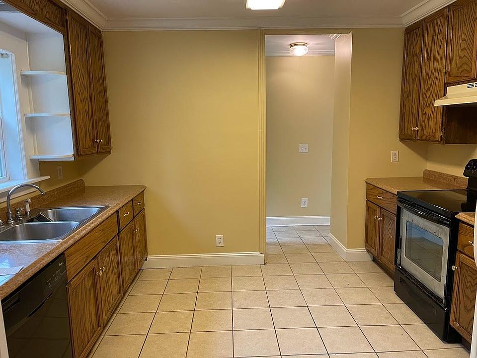 1st image of 315 1st Ave