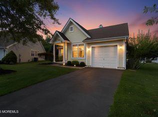 17 Breeze Ter, Barnegat, NJ 08005