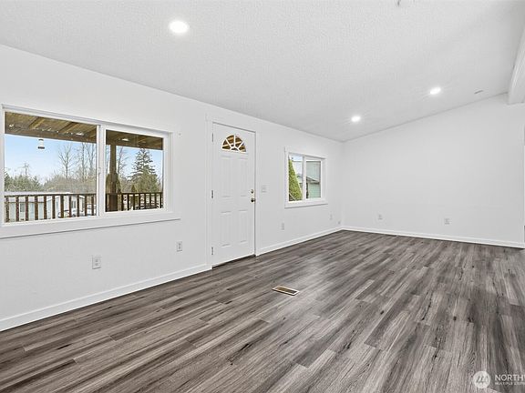 5th image of 13868 Chain Lake Road