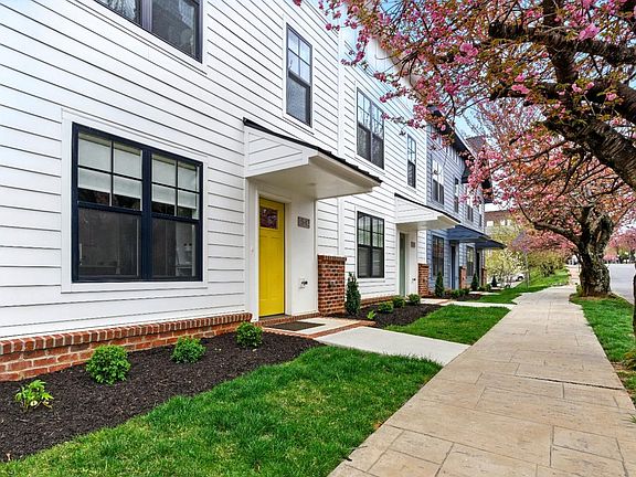 3rd image of 542 Court St
