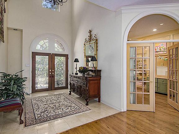 4th image of 2118 Bluff Creek Dr