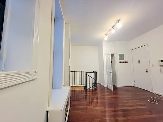 Rented by Gold & Appel Realty Corp | media 8