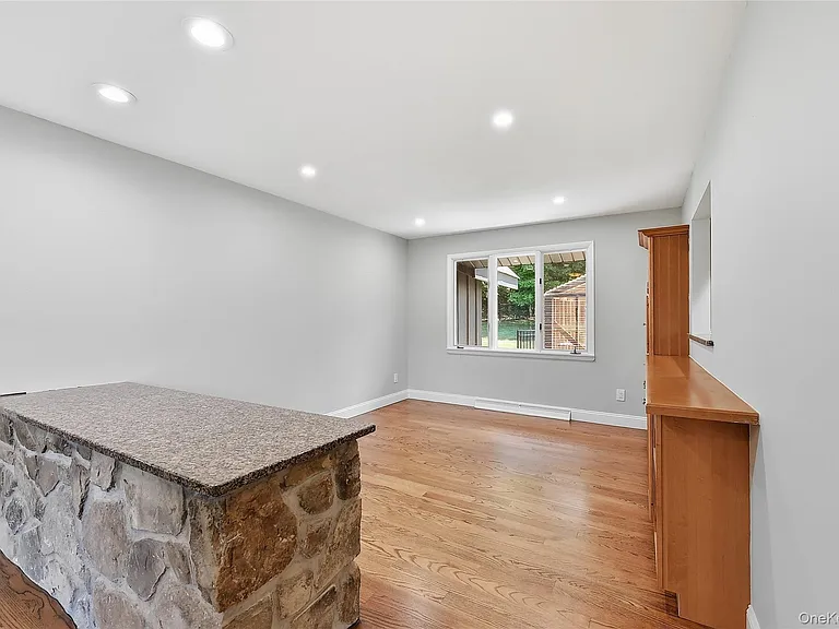 475 N Riverside Rd — Photo 14