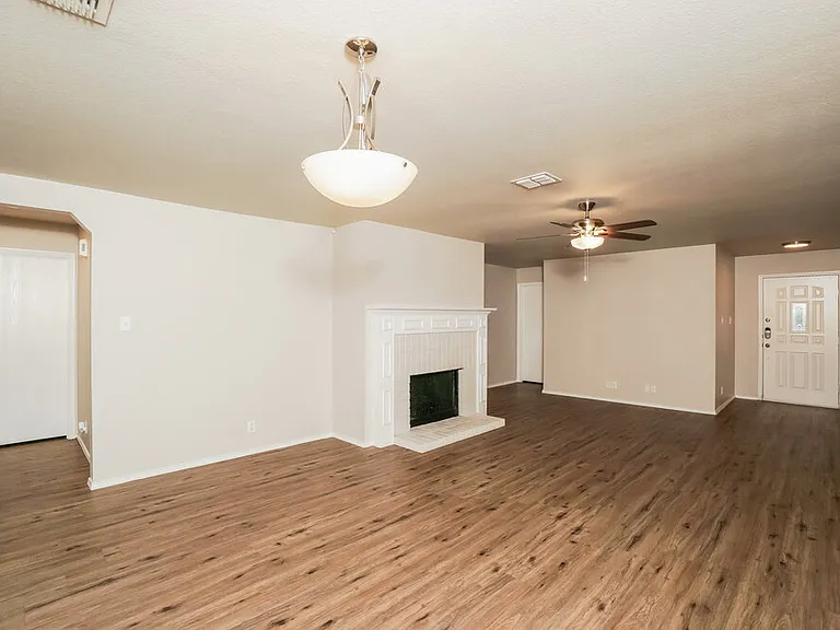 120 Bay Willow — Photo 5