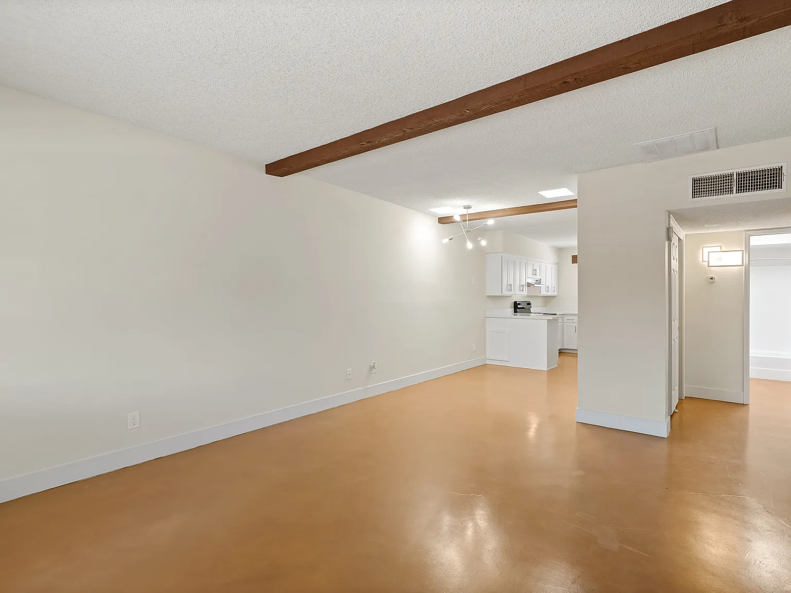 2 bed, 2.5 bath, 901 sqft, $1,507 — Photo 3