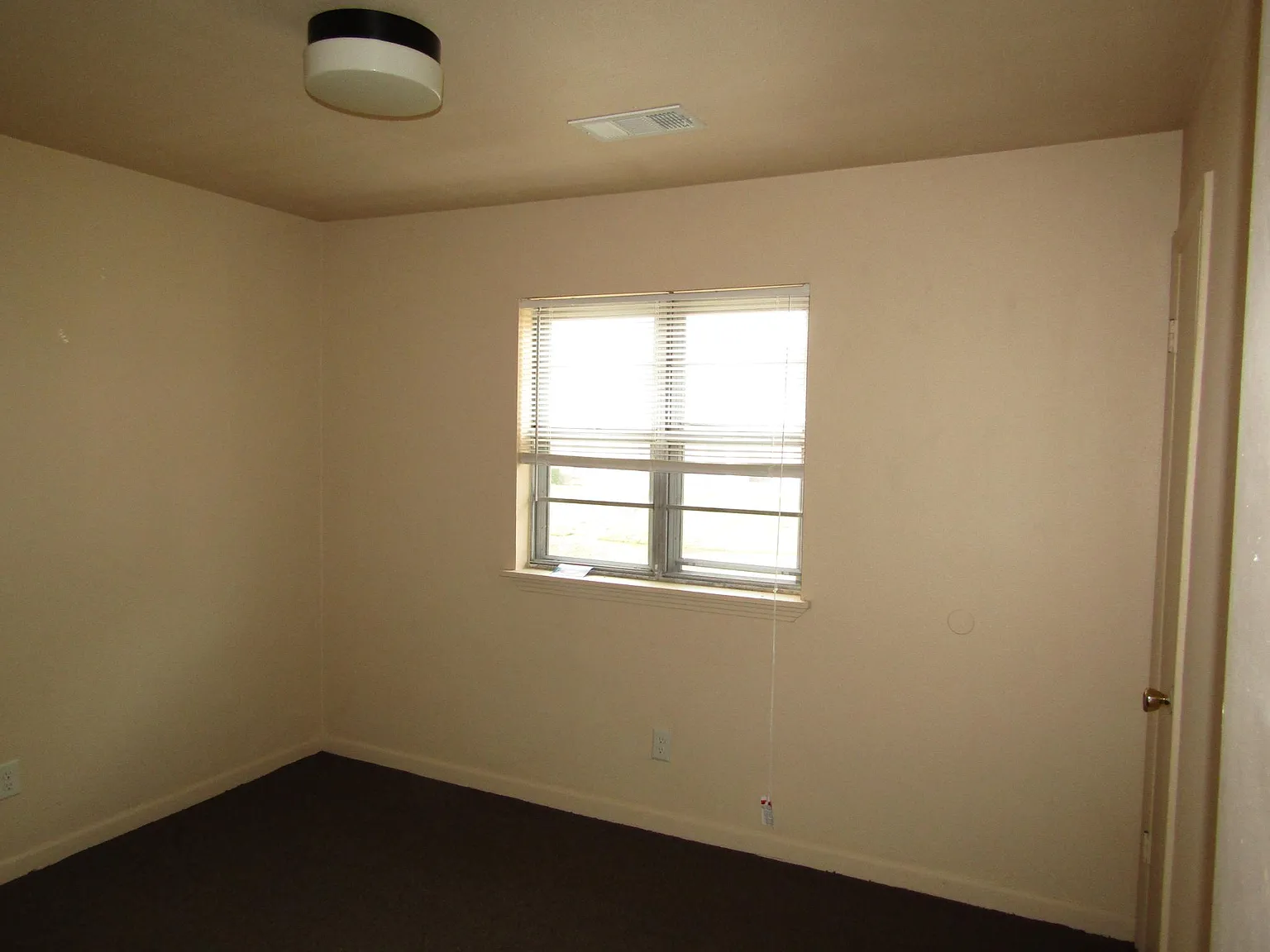 5817 Valley Dr — Photo 3