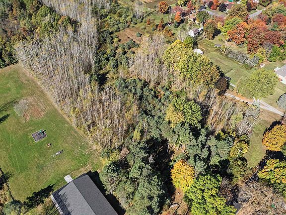 3rd image of 2316 Weigl Rd