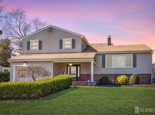 40 Winston Dr, Somerset, NJ 08873