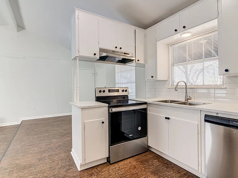 5703 Gloucester Ln — Photo 8