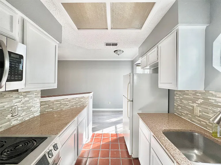 3111 Tom Green St #105 — Photo 6