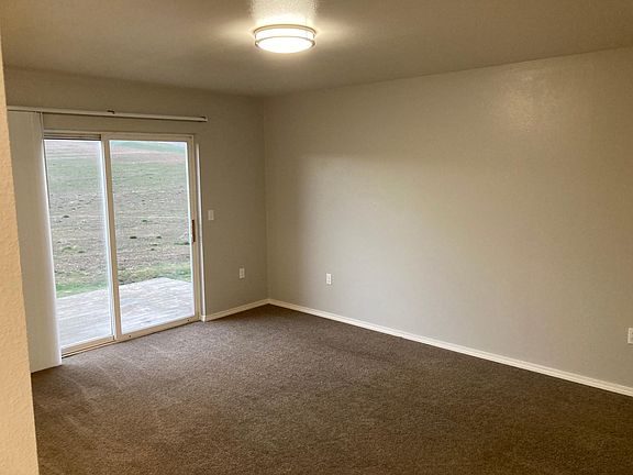 4th image of 400 NW Parr Dr Unit A