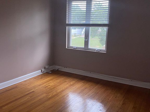 5th image of 139 Edgegrove Ave Floor 2