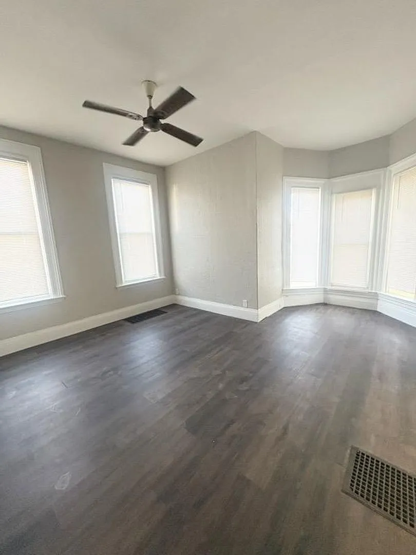 314 W Wood St #2 photo 1
