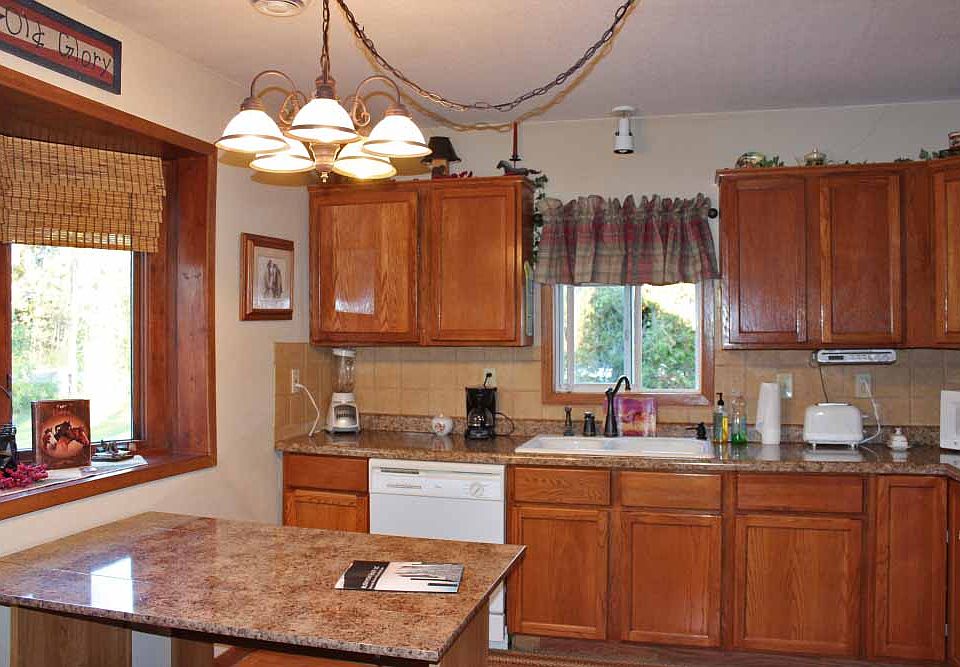 updated eat in kitchen