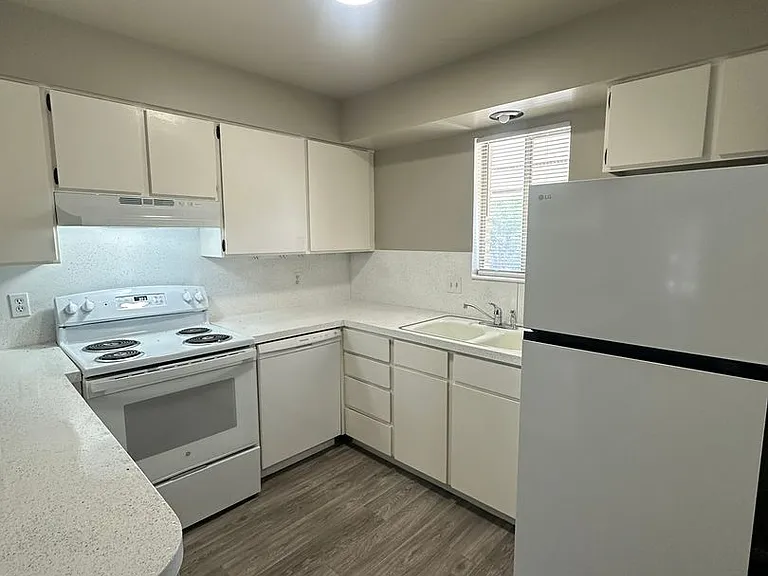 Eastridge — Photo 34