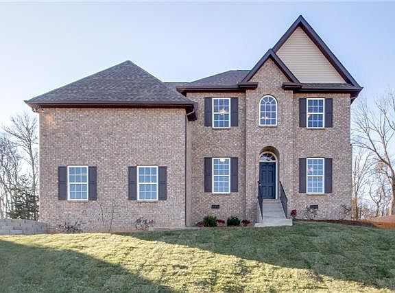 3rd image of 904 Hidden Springs Dr
