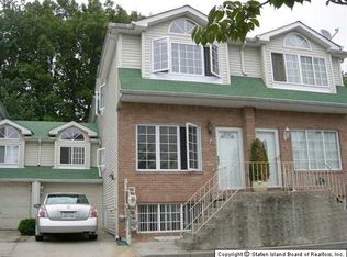 73 Woodcutters Ln, Staten Island, NY 10306