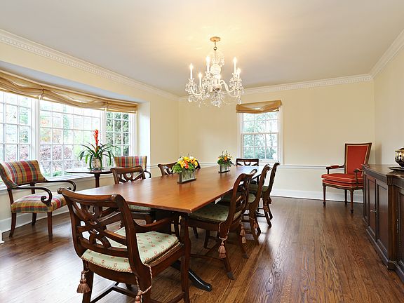 5th image of 54 Brite Ave