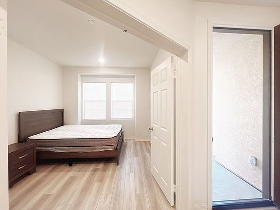 3rd image of 16556 Globetrotter Ave