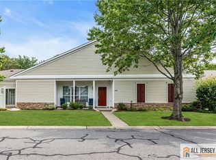 446 Bluebird Dr, Monroe Township, NJ 08831