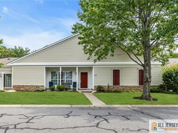 446 Bluebird Dr, Monroe Township, NJ 08831