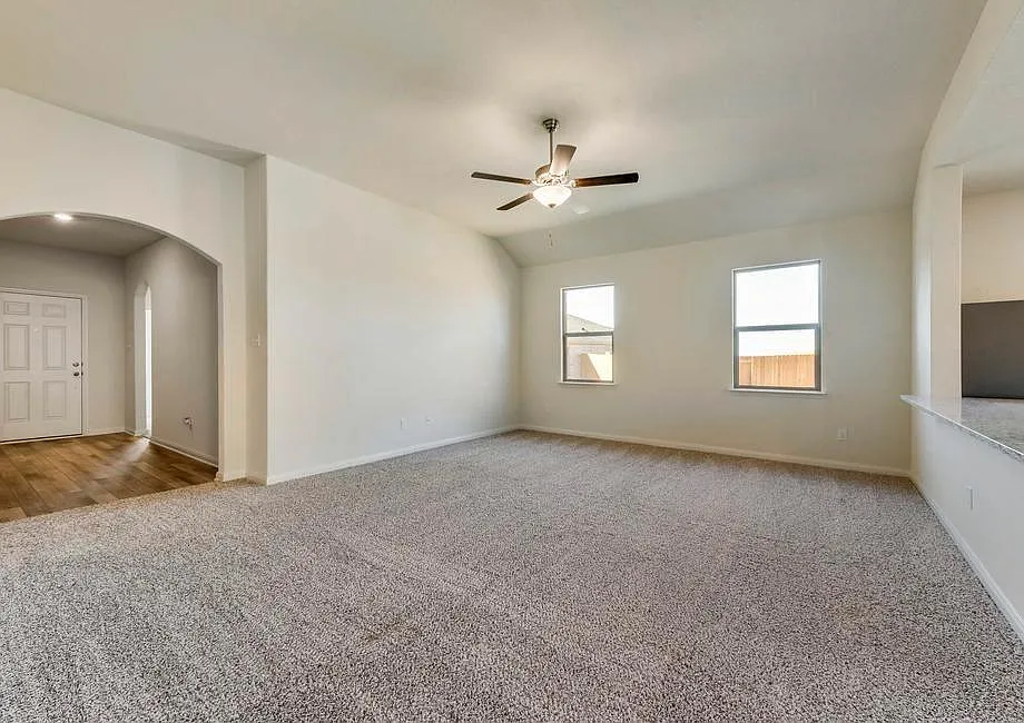 4 bed, 1728 sqft, $2,149 — Photo 3