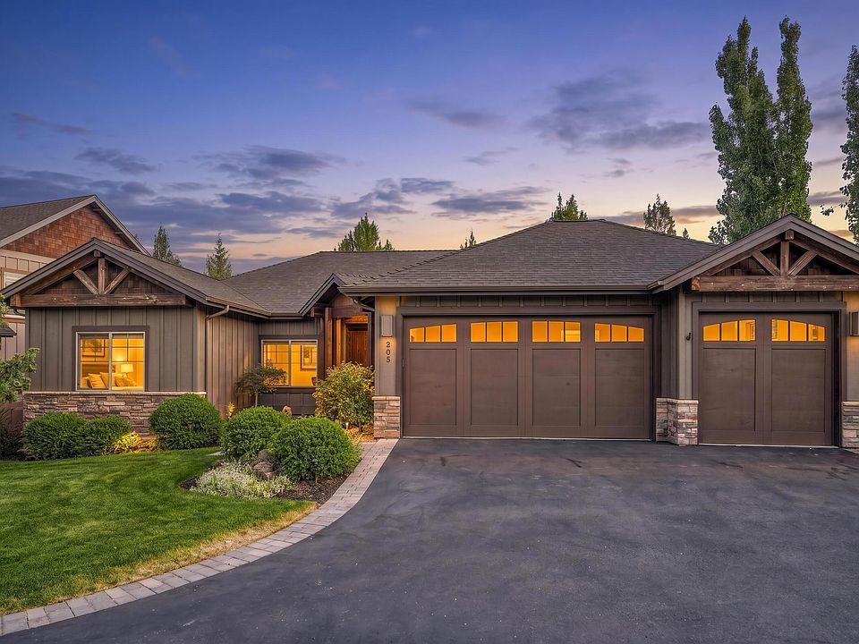 1st image of 205 Vista Rim Dr