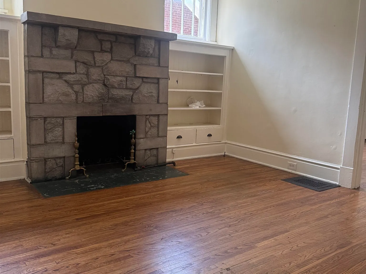 2 bed, 1.0 bath, $1,100 — Photo 3
