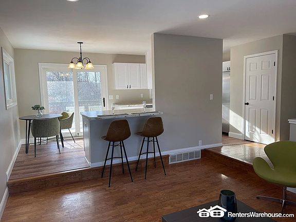 3rd image of 108 Country Ct NE