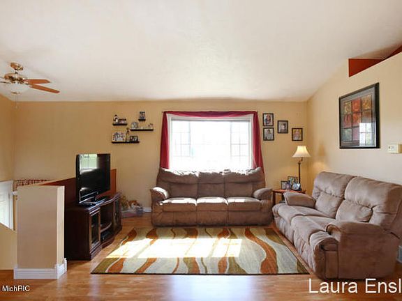 3rd image of 13529 Becker Ct NE