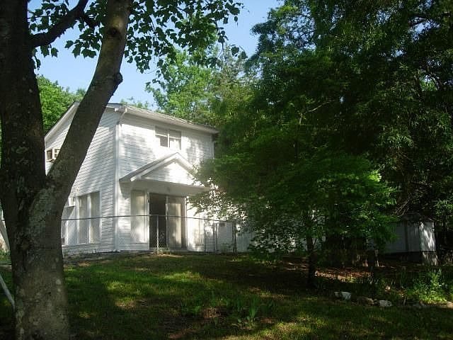 1st image of 627 W Bell Ave