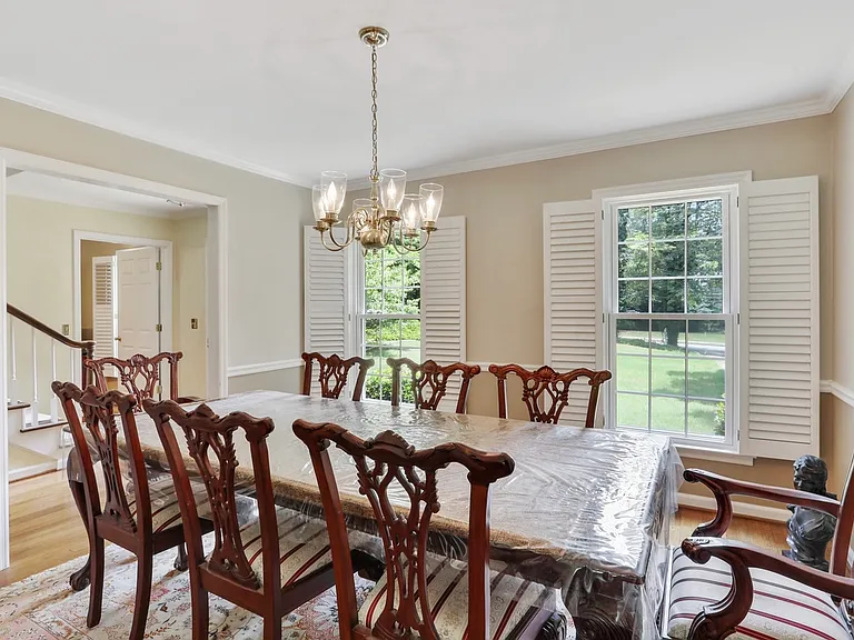 The 8 or 12 seats dining room. It has acess to the kitchen and the foyer.
