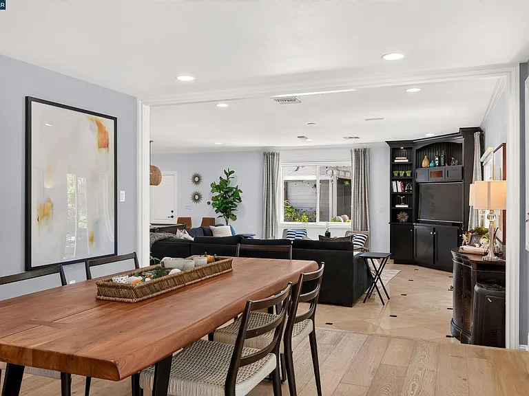 2207 Martin Ave — Photo 45