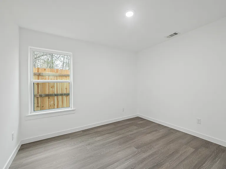 7413 Shotwell St #B — Photo 9