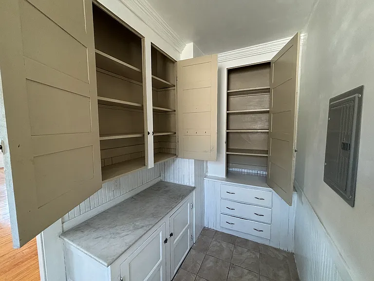 418 Essex St #2 — Photo 9