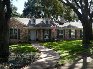 4711 Lake Village Dr, Weston Lakes, TX 77441