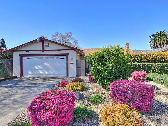 3rd image of 2540 Waterton Way