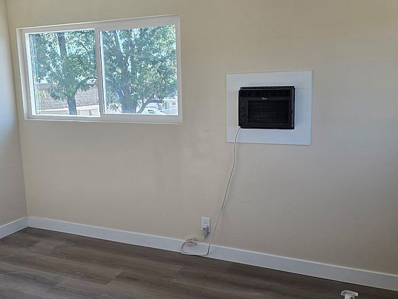 4th image of 4465 Bonnie Brae St APT 3