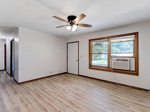 4th image of 463 Park Lane Dr