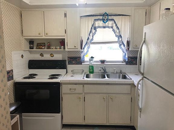 5th image of 2751 Ashley Drive E #B