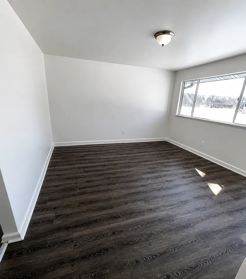 For Lease — Photo 2