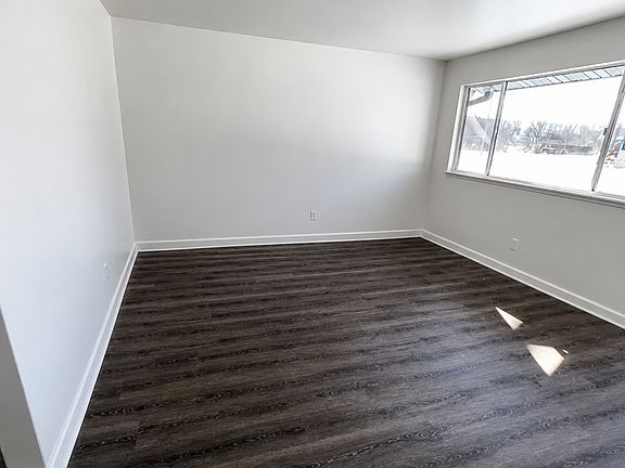 4th image of 1939 Doris Ave
