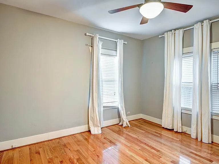 2219 Singleton St — Photo 14