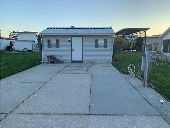 3rd image of 5025 Shoreline Dr