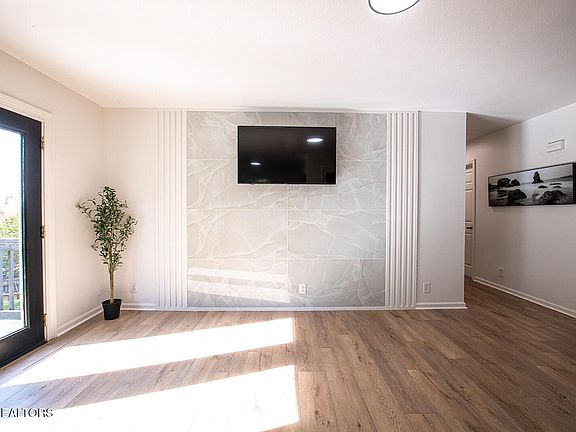 3rd image of 446 Timber Dr