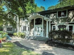 5 Wesley Ct, Huntington, NY 11743