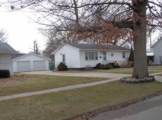 805 3rd St SE, Independence, IA 50644