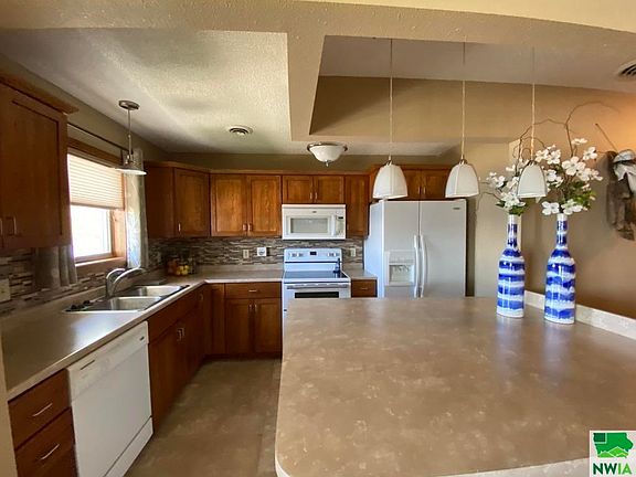3rd image of 815 E Lakeshore Dr Unit 3